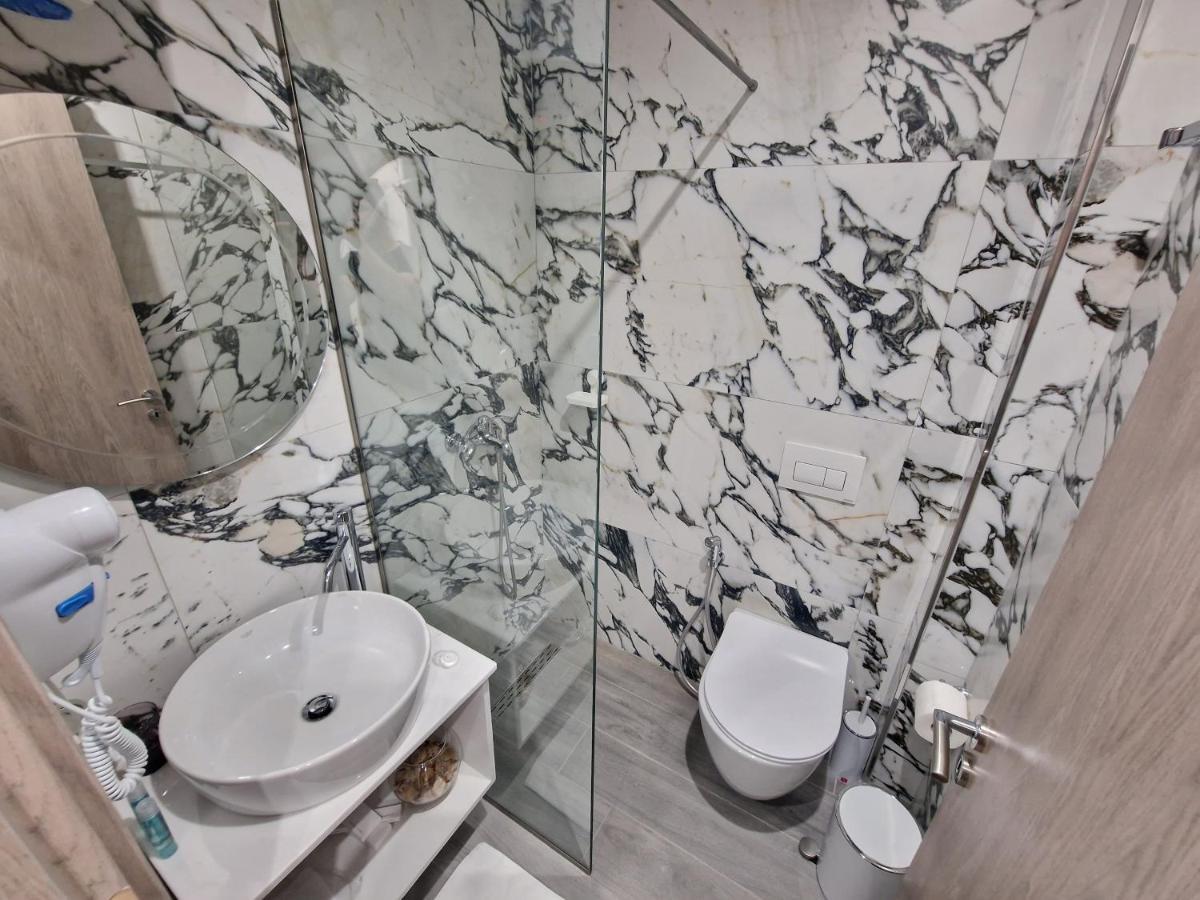 Afrodite Suites Sarandë 외부 사진